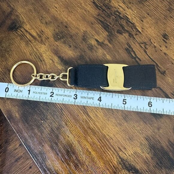 Ferragamo Vara Bow Keychain Black Gold - Picture 6 of 6